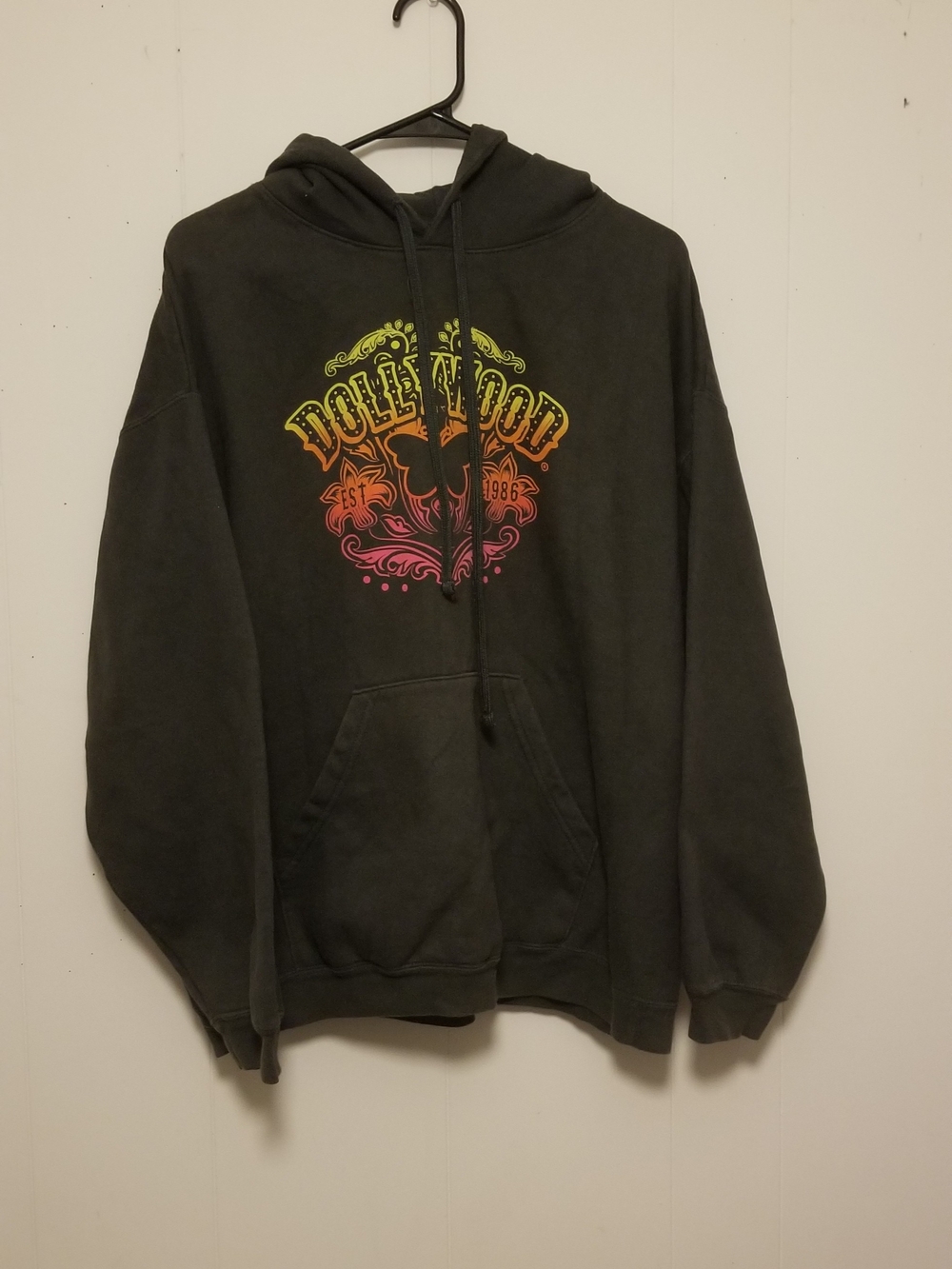 charcoal black graphic hoodie theme park Dollywood Women's Size XL